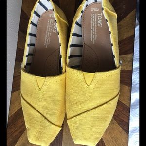 Toms alpargatas women’s size 9.5 in Yellow